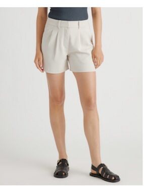 Quince Tailored Stretch Crepe Pleated Women's Shorts in Sand Color Size 10 NWOT